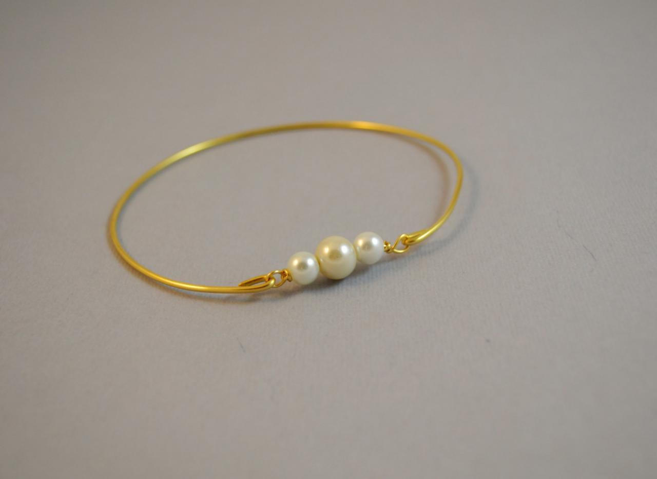 Pearl Bangle Bracelet- Gold Bangle Jewelry- Pearl Accessories- Bridesmaids Gift Ideas- Casual Wear- Minimalist- Pearl Jewelry